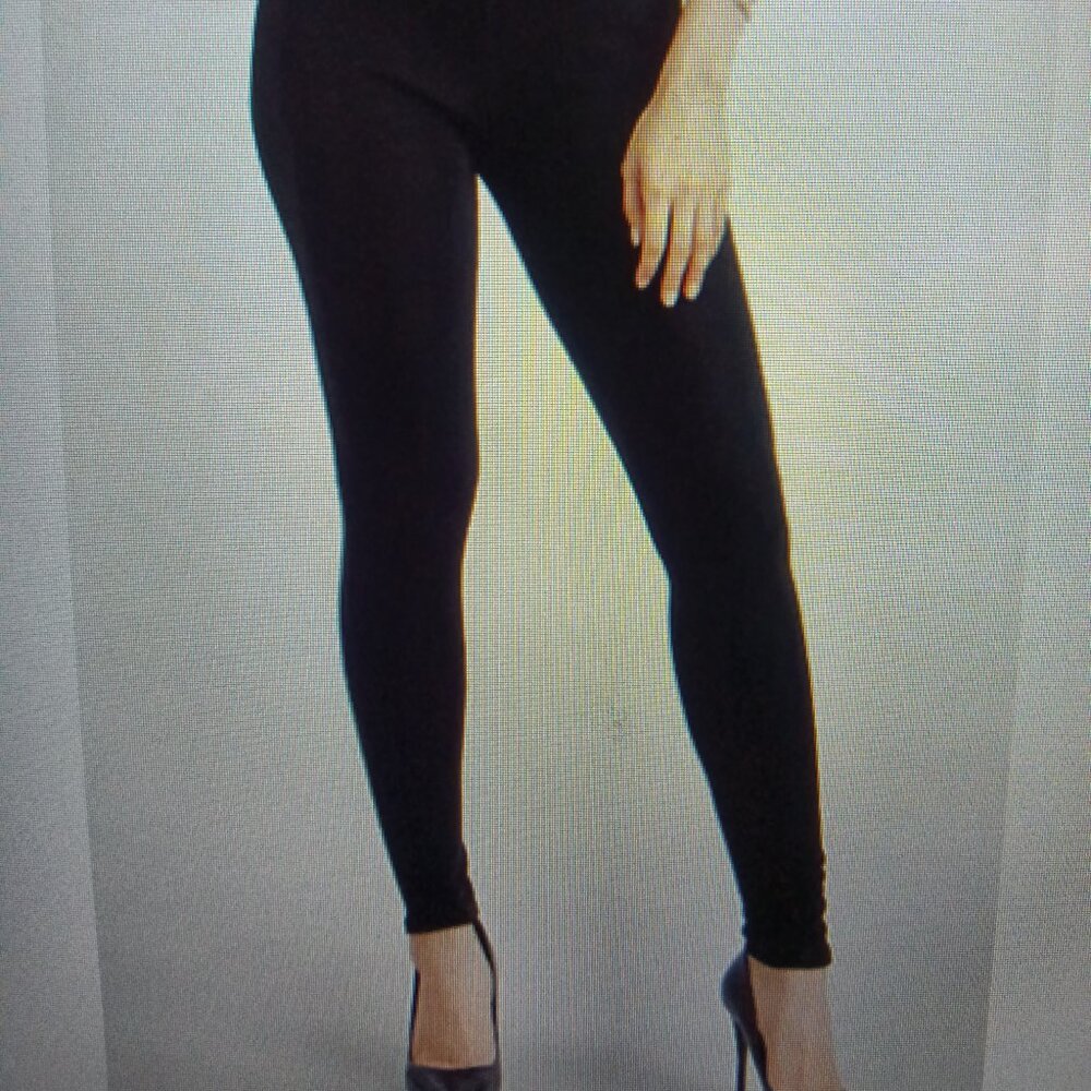 New slim fit travel knit pants in basic black.